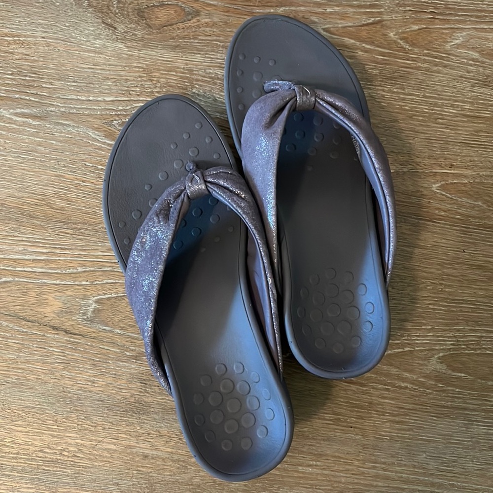 Size 8 VIONIC sandals.  Shimmery Gray straps. EUC